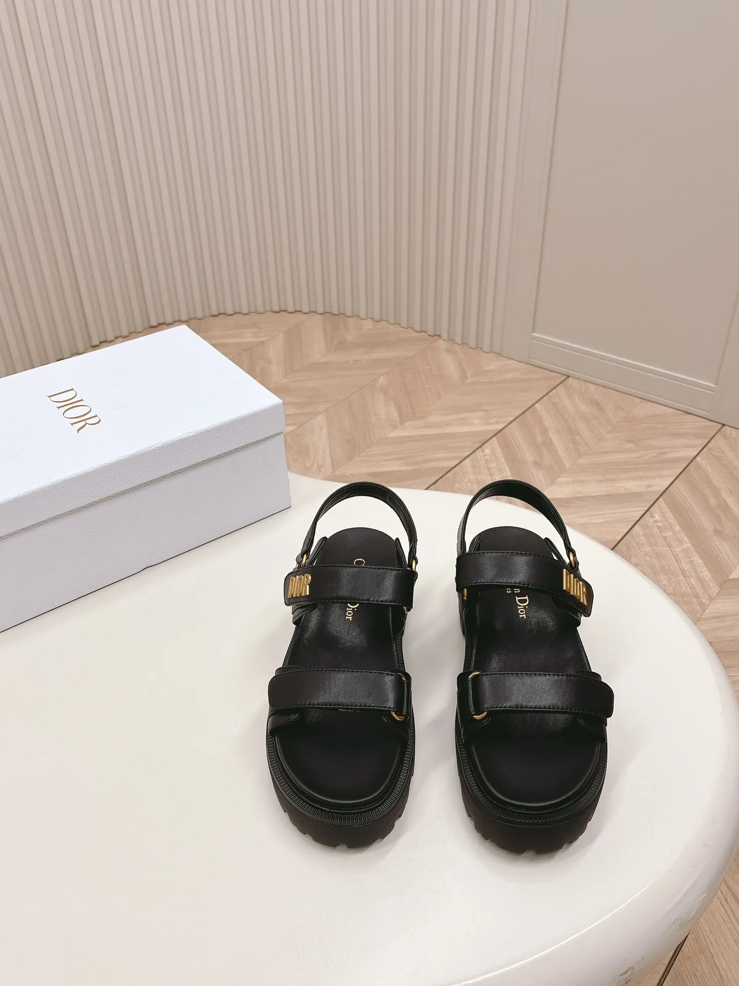 👟👟Ex-factory price 520👟👟 2024Dior Classic Velcro high-heeled sandals and slippers series original replica high version super durable and versatile style very comfortable on the foot, slim and tall, original leather upper, original d hardware buckle, original TPU outsole Heel height is about cm Size: 35-42